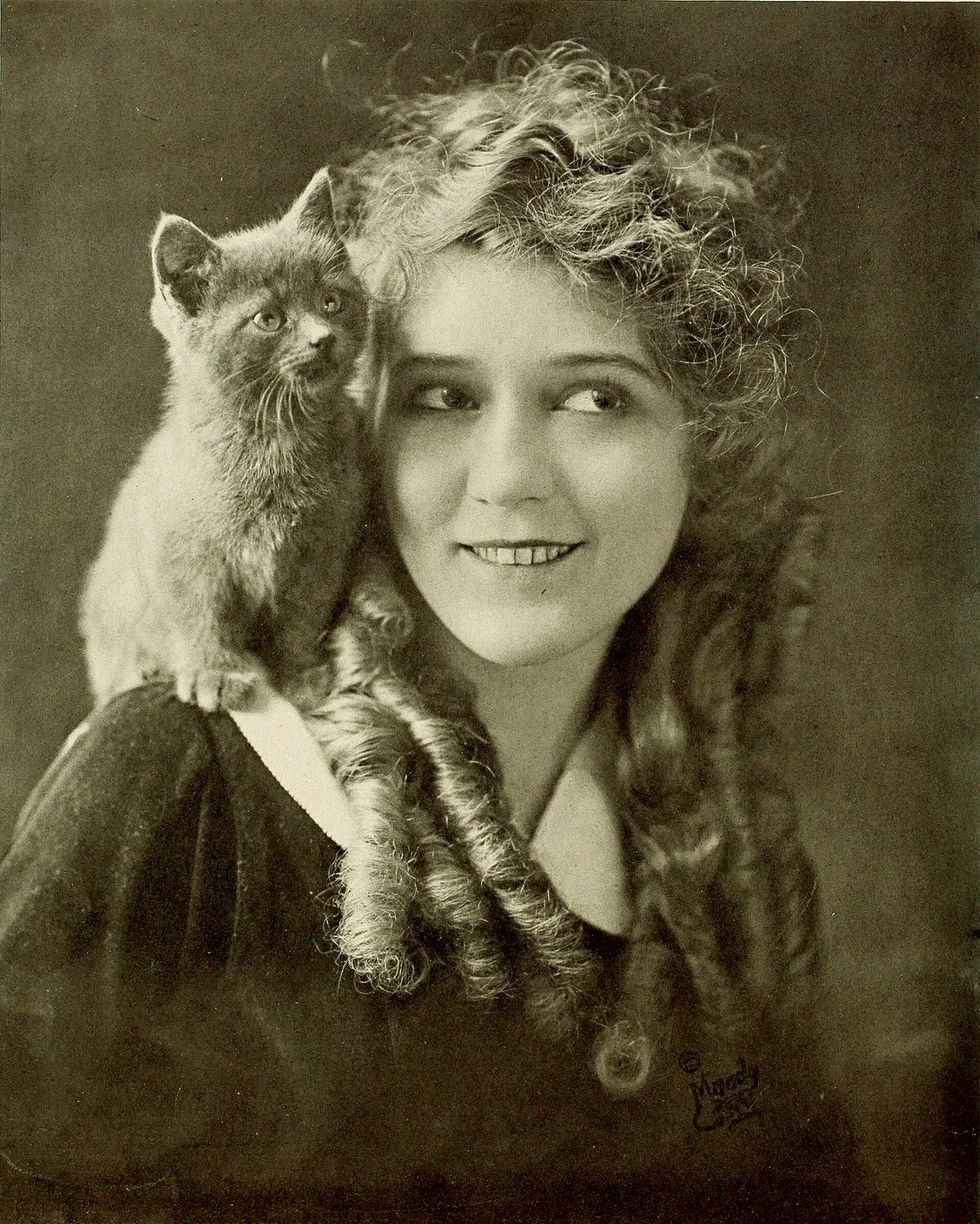 Mary Pickford, publicity photograph, 1916, credit Rufus Porter Moody